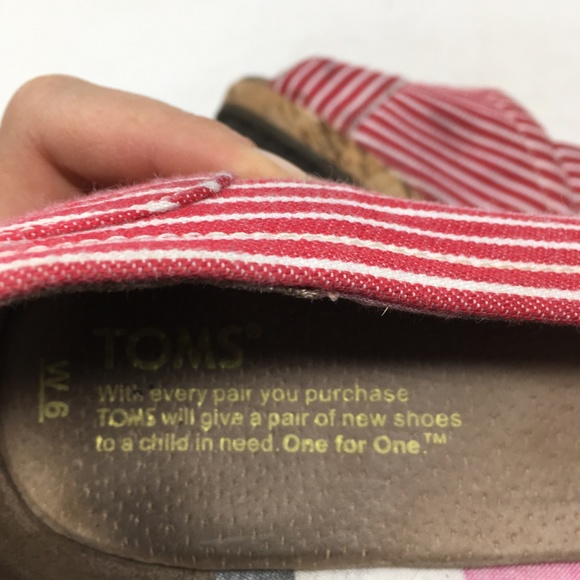 TOMS RED WHITE STRIPE WEDGE PEEP TOE HEELS 6 - Picture 6 of 6